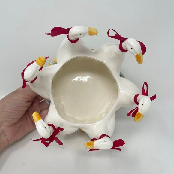 VTG Gaggle of Geese Ceramic Planter White Small Round Red Bows Cottage Farmhouse - Picture 5 of 8